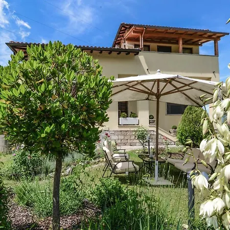Bed and Breakfast I Melograni Νάρνη